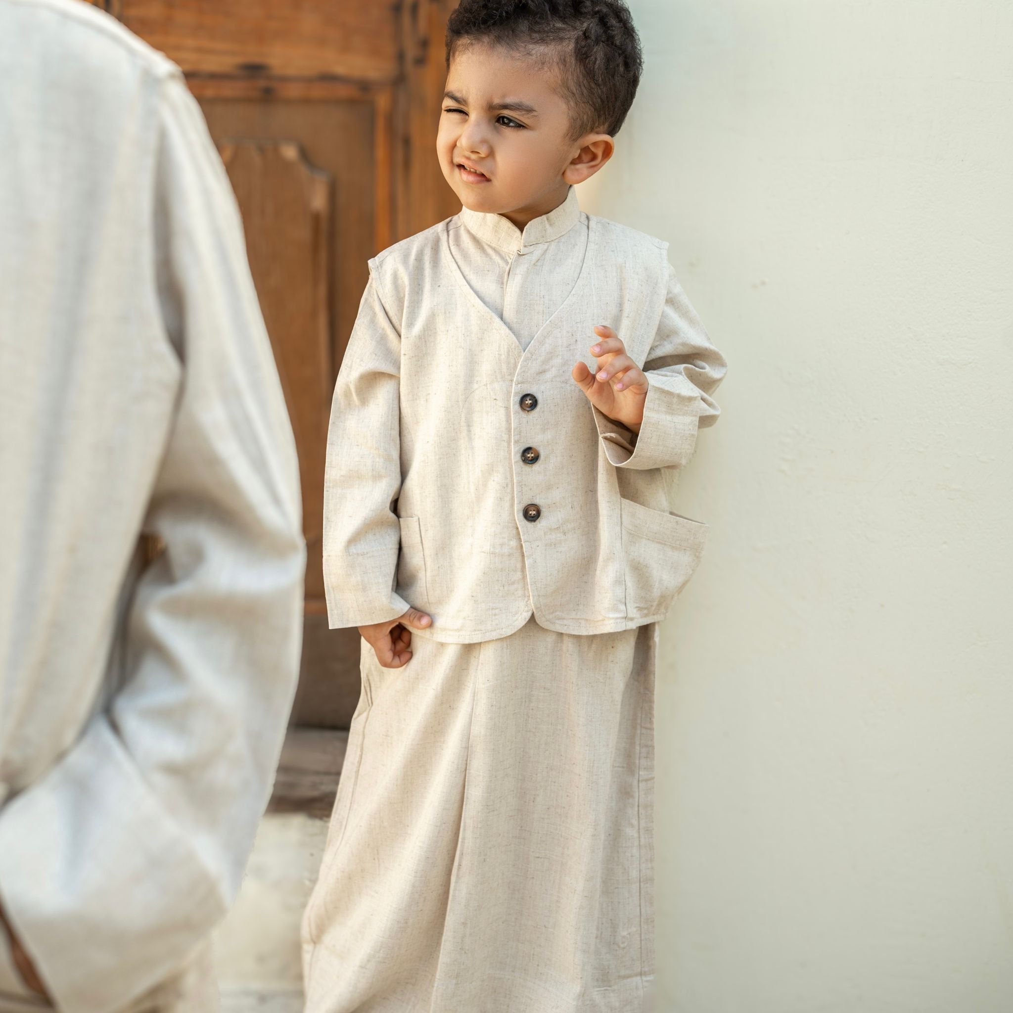 دشداشة مع صديري بمخباة كبيرة
